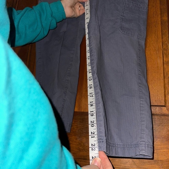 Eddie Bauer Women’s Cargo Capri Pants | Size 7 | 
Blue-Gray Utility Style - Picture 8 of 8